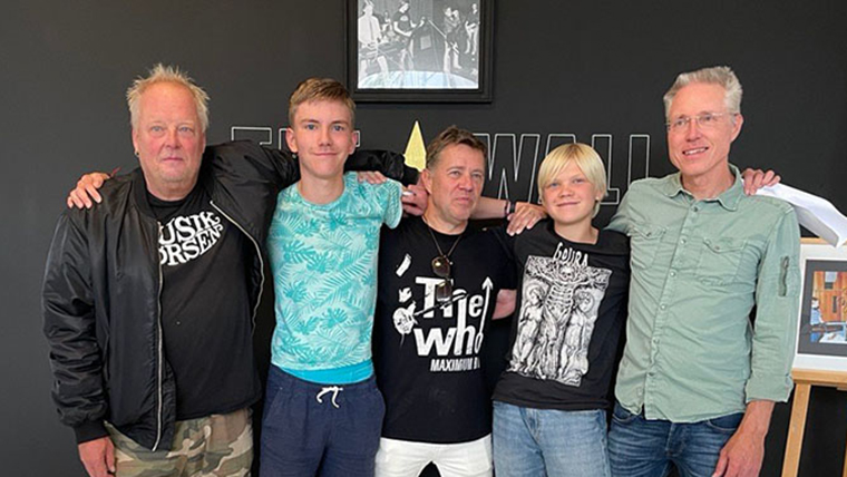 Punk- och rockbandet Noice tillsammans med Paul Fendrich och Anton Ihre från 9B på Kvarnbergsskolan.